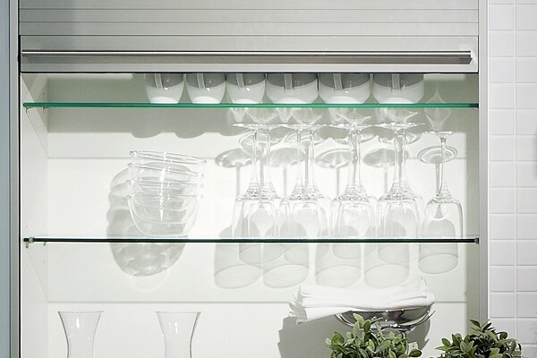 Aufsatzschrank mit Rolladentür